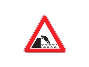 Deniz Ve Nehir Kıyısında Biten Yol Levhası Normal Performans