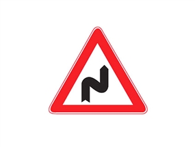 Sağa Tehlikeli Devamlı Virajlar Levhası Normal Performans